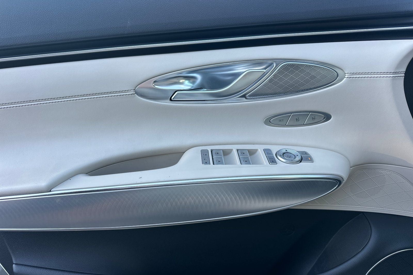 2022 Genesis GV70 2.5T Select