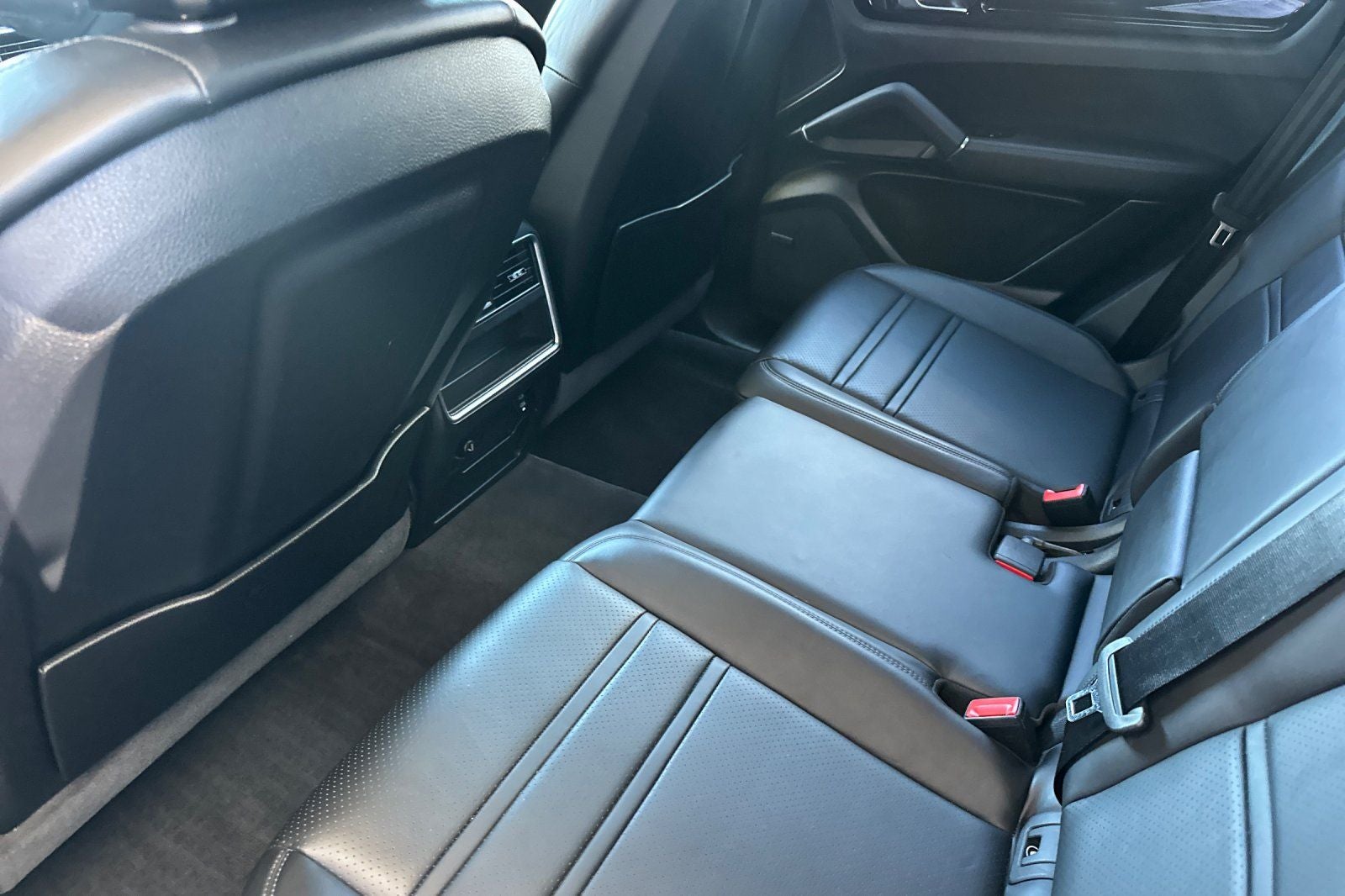 2023 Porsche Cayenne Platinum Edition