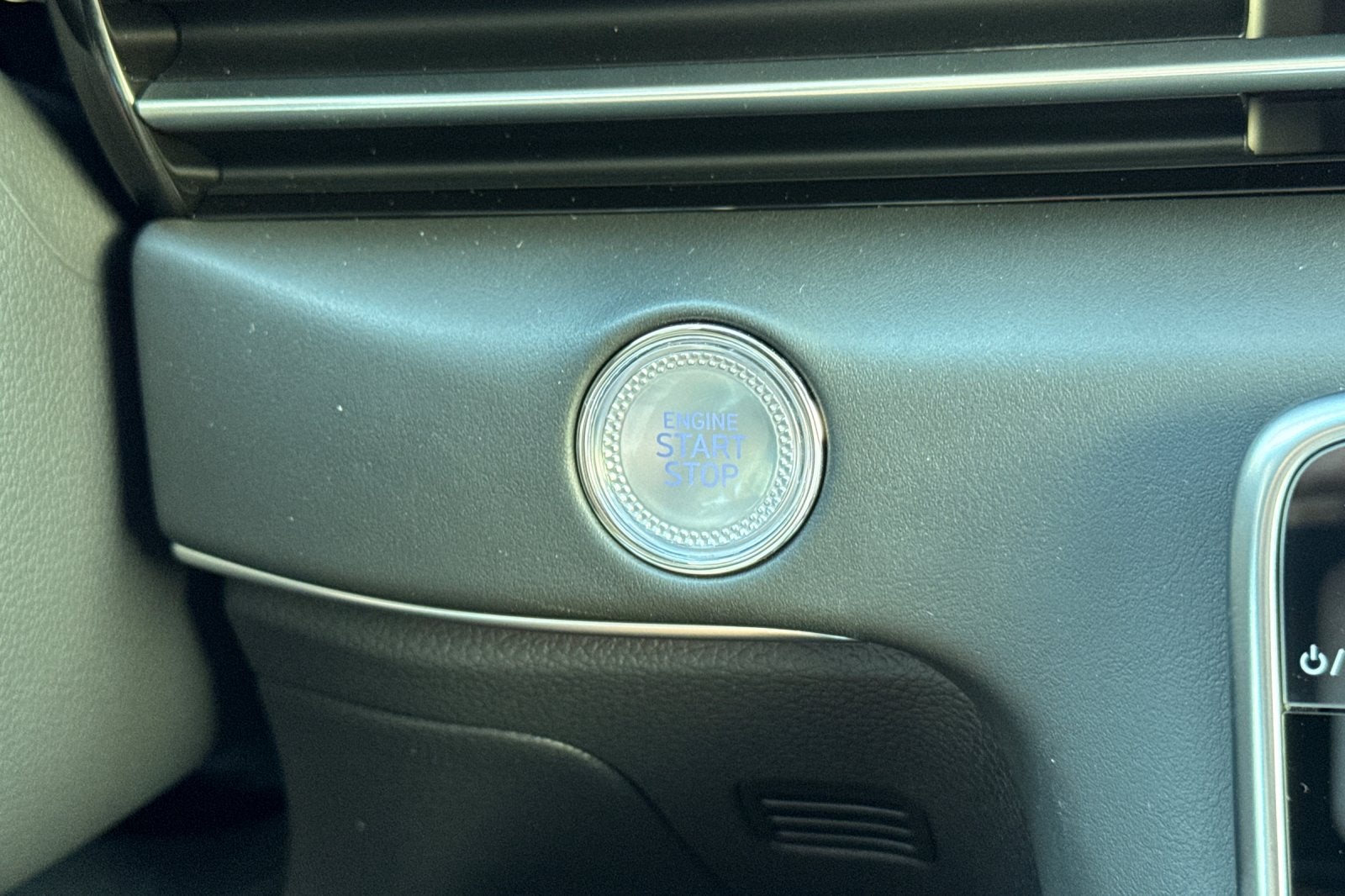 2027 Genesis GV80 2.5T