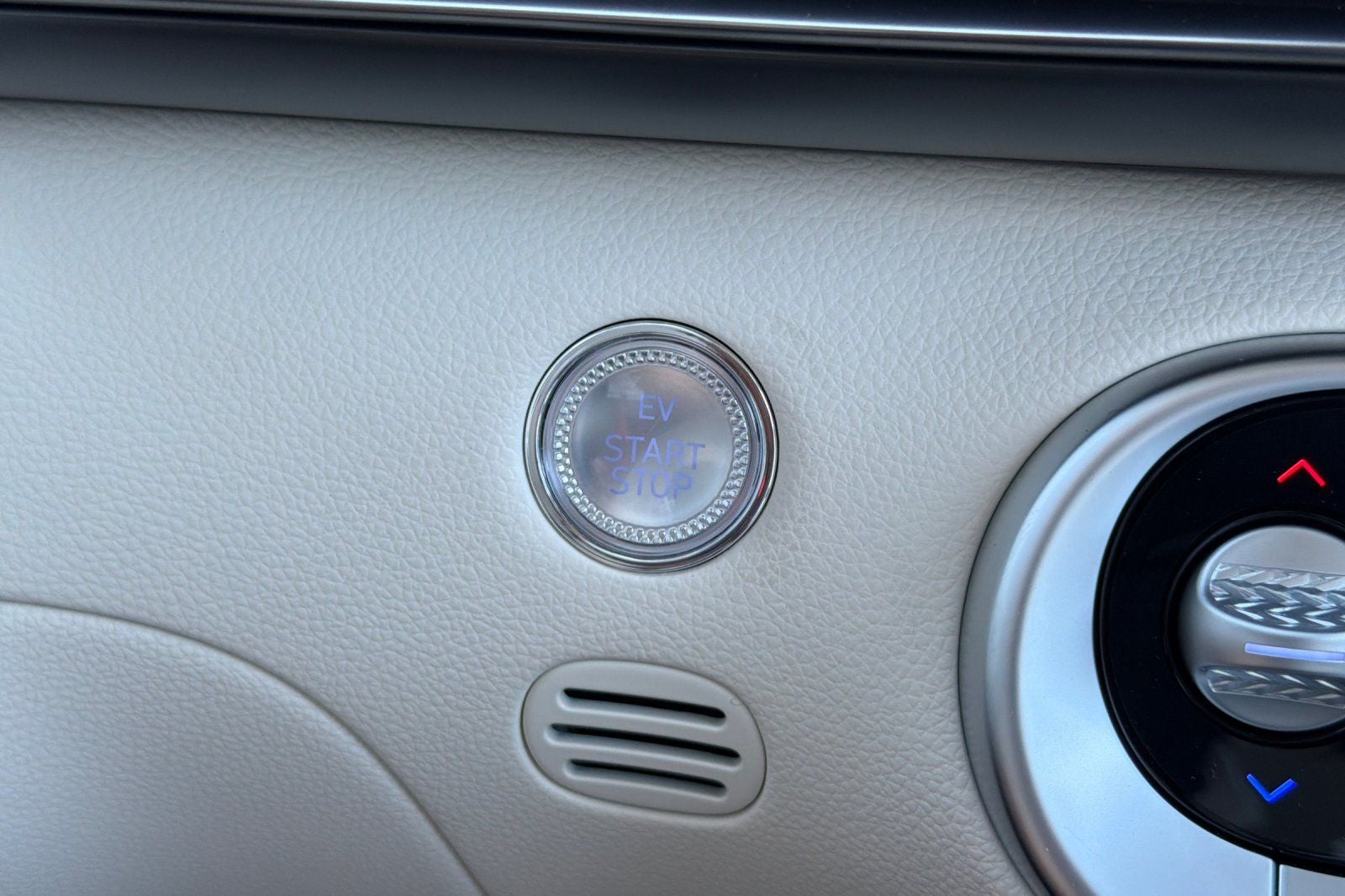 2026 Genesis GV60 STANDARD