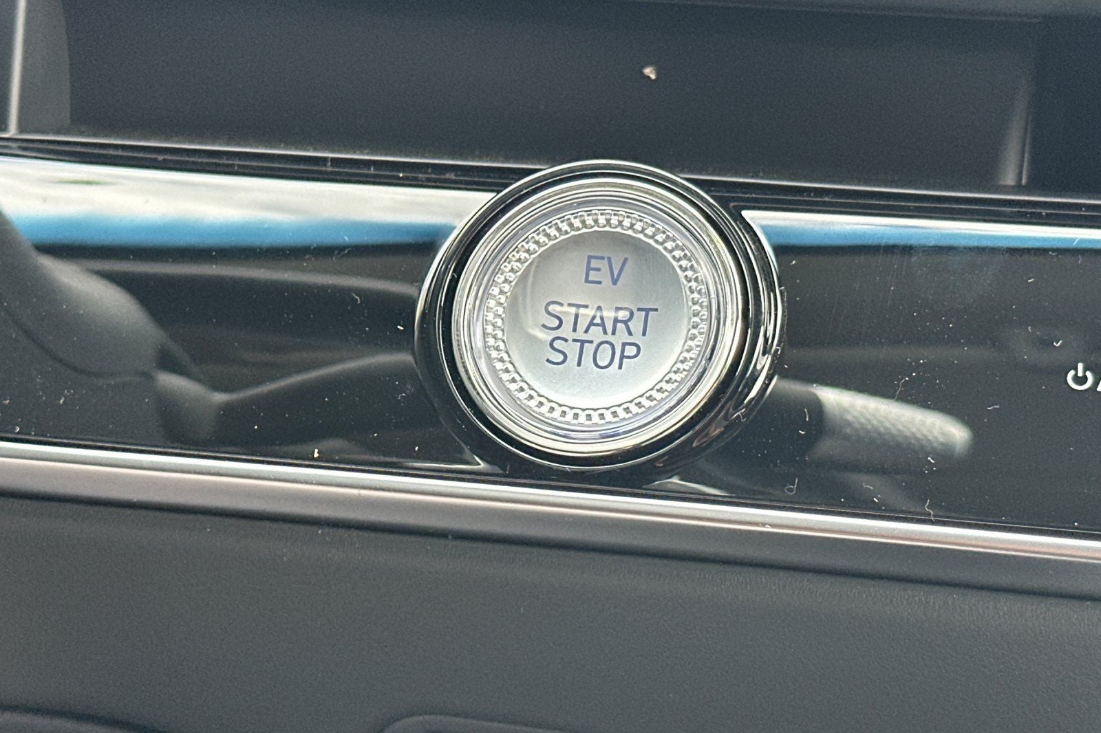 2027 Genesis Electrified GV70 STANDARD