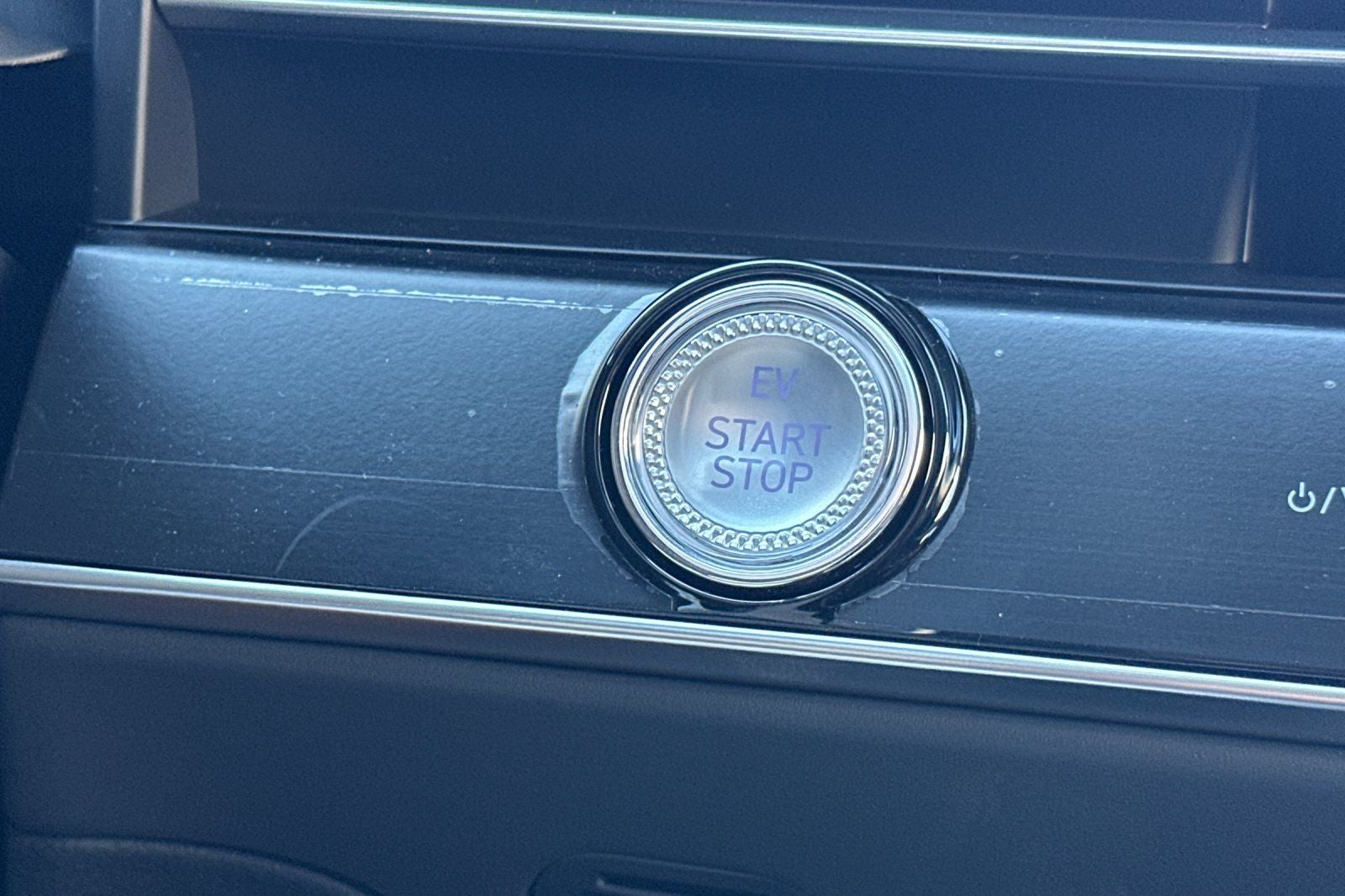 2027 Genesis Electrified GV70 PRESTIGE
